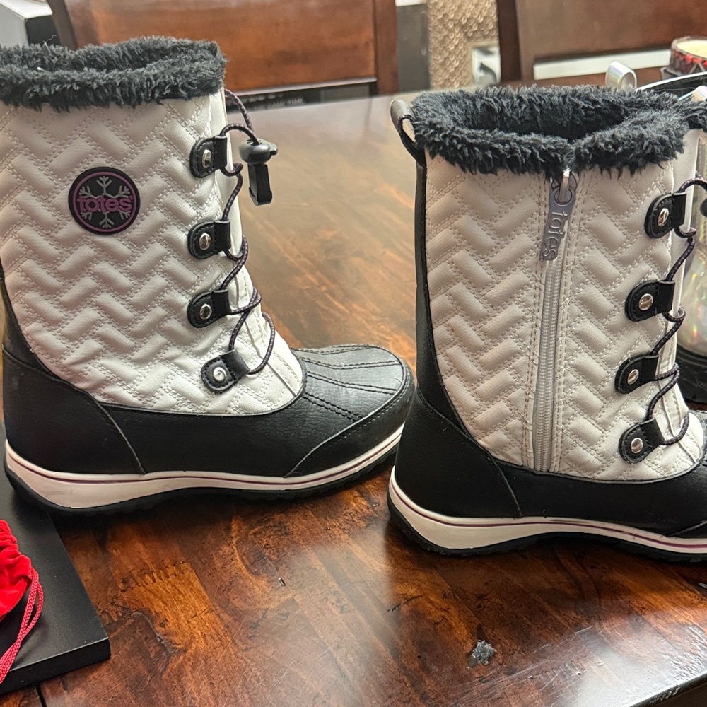 Totes Black and White Quilted Winter Boots